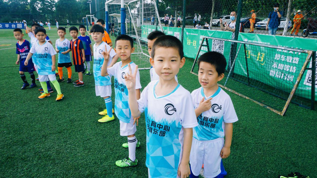 武漢體育中心舉辦慶六一足球嘉年華活動(dòng)(圖7) 武漢體育中心舉辦慶六一足球嘉年華活動(dòng)(圖7)