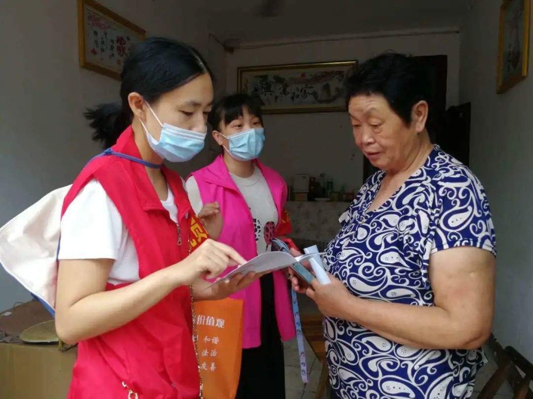 公司黨員下沉社區(qū)開展志愿服務(wù)(圖2) 公司黨員下沉社區(qū)開展志愿服務(wù)(圖2)