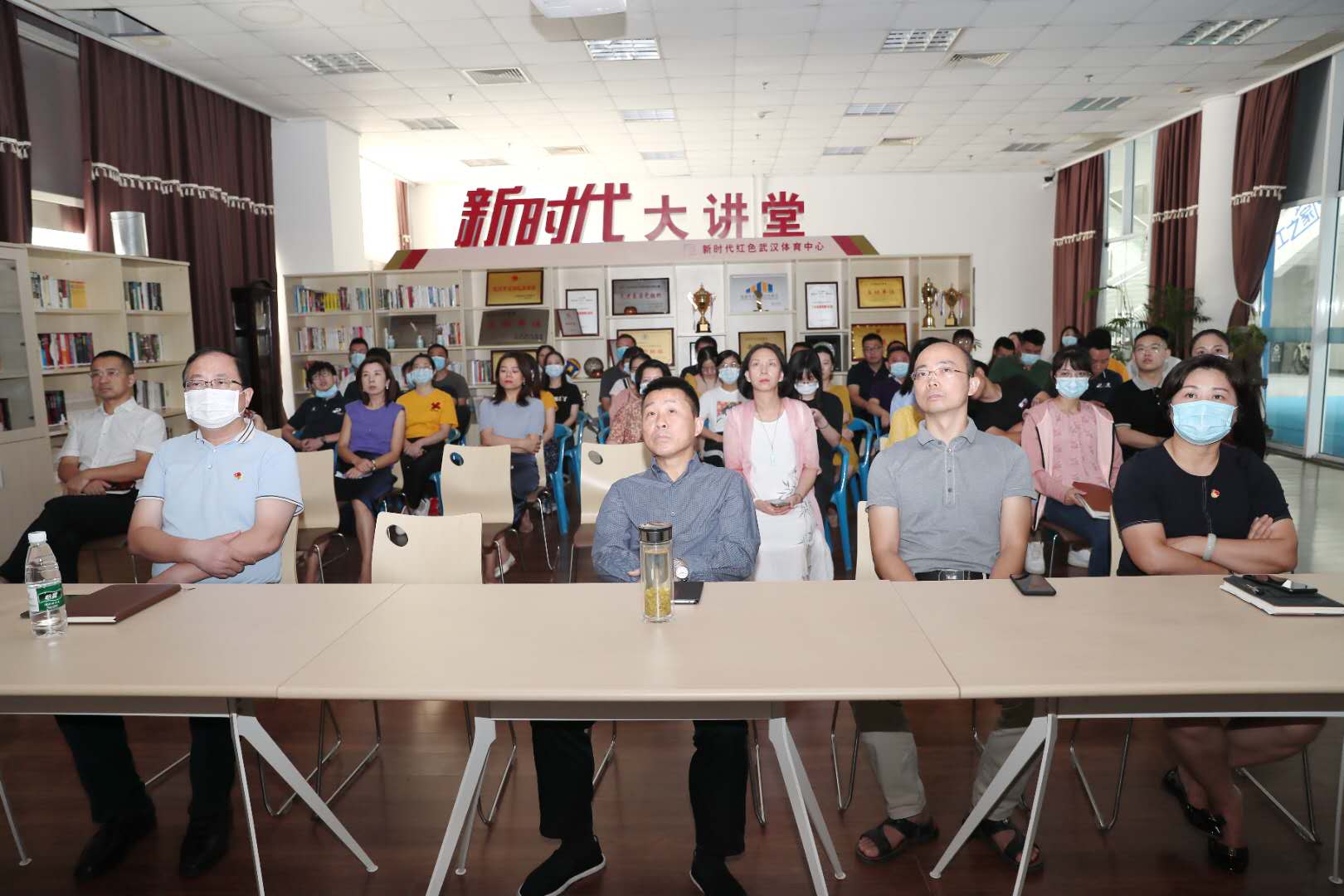 公司集中收看全國抗疫表彰大會(圖4) 公司集中收看全國抗疫表彰大會(圖4)