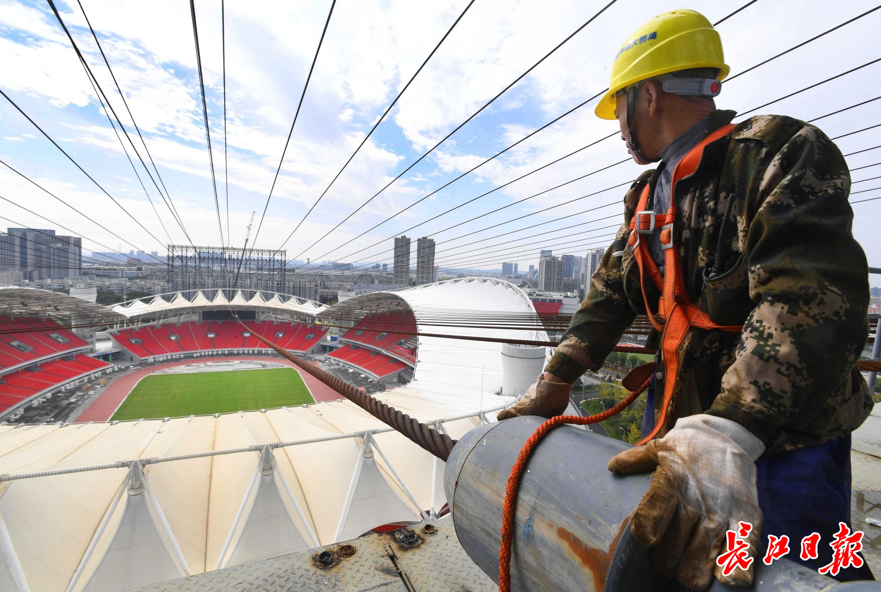 軍運(yùn)會開幕式“幕后英雄”威亞塔開始拆除，1500噸回收鋼材將建籃球場等(圖4)