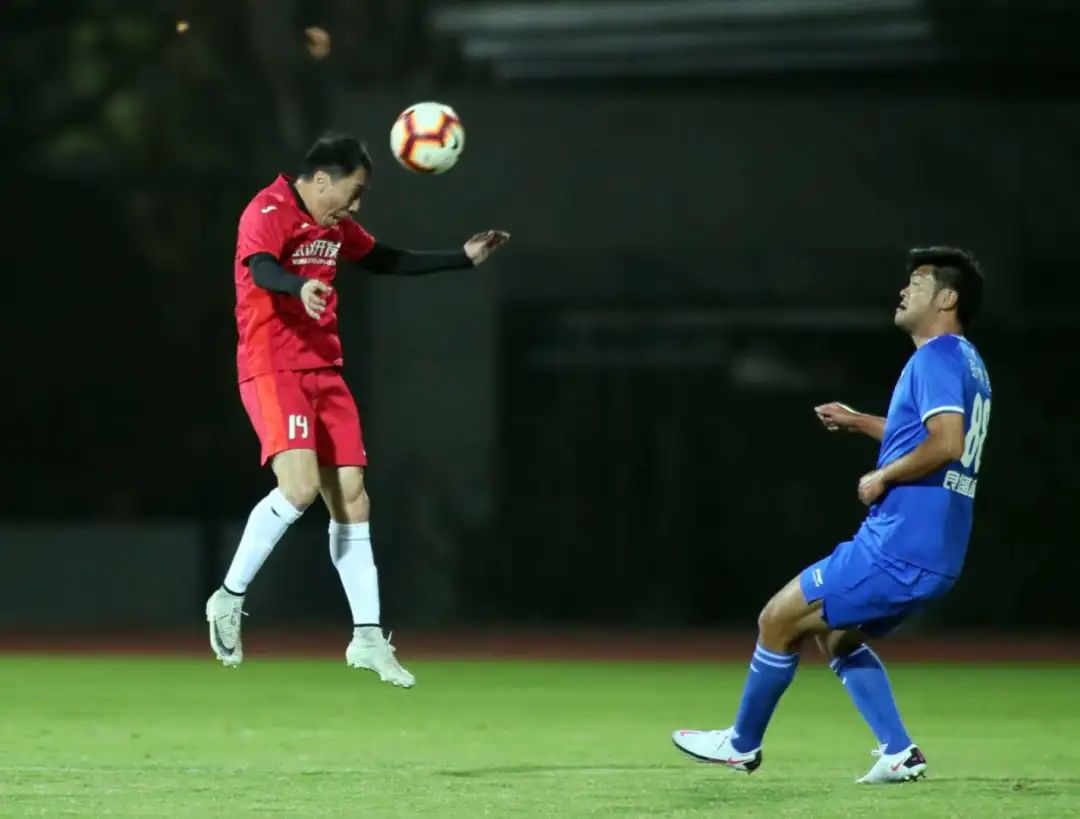 雙冠王來了 車都綠茵隊(duì)成功衛(wèi)冕冠軍(圖5) 雙冠王來了 車都綠茵隊(duì)成功衛(wèi)冕冠軍(圖5)