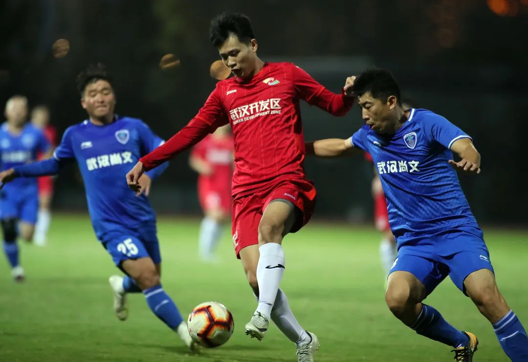 雙冠王來了 車都綠茵隊(duì)成功衛(wèi)冕冠軍(圖8) 雙冠王來了 車都綠茵隊(duì)成功衛(wèi)冕冠軍(圖8)