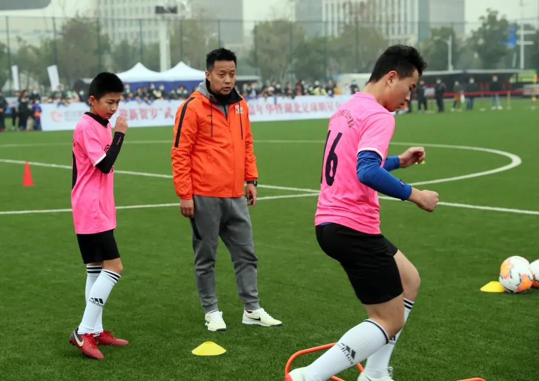 運(yùn)動(dòng)賦能 體教融合|武漢體育中心足球嘉年華暨湖北足球明星公開課活動(dòng)圓滿落幕(圖4) 運(yùn)動(dòng)賦能 體教融合|武漢體育中心足球嘉年華暨湖北足球明星公開課活動(dòng)圓滿落幕(圖4)