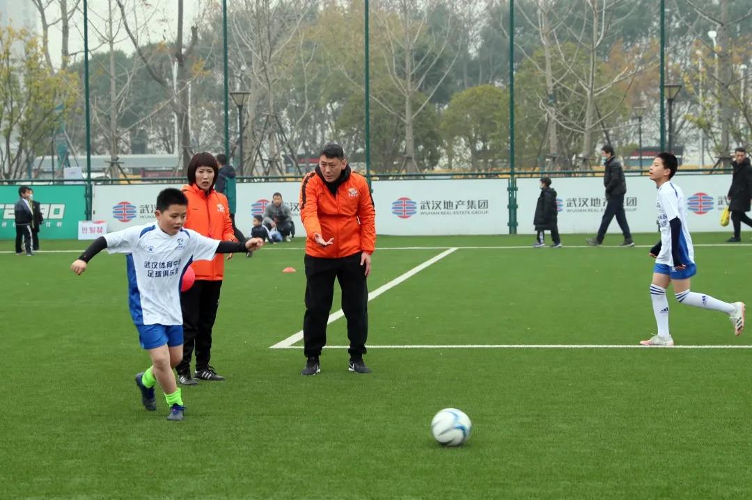 運(yùn)動(dòng)賦能 體教融合|武漢體育中心足球嘉年華暨湖北足球明星公開課活動(dòng)圓滿落幕(圖5) 運(yùn)動(dòng)賦能 體教融合|武漢體育中心足球嘉年華暨湖北足球明星公開課活動(dòng)圓滿落幕(圖5)