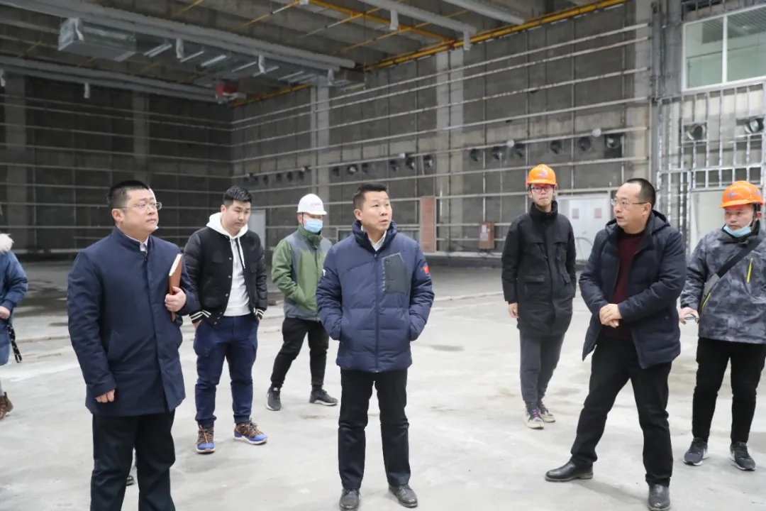 公司領(lǐng)導(dǎo)檢查軍運(yùn)會(huì)賽后利用項(xiàng)目建設(shè)(圖2) 公司領(lǐng)導(dǎo)檢查軍運(yùn)會(huì)賽后利用項(xiàng)目建設(shè)(圖2)